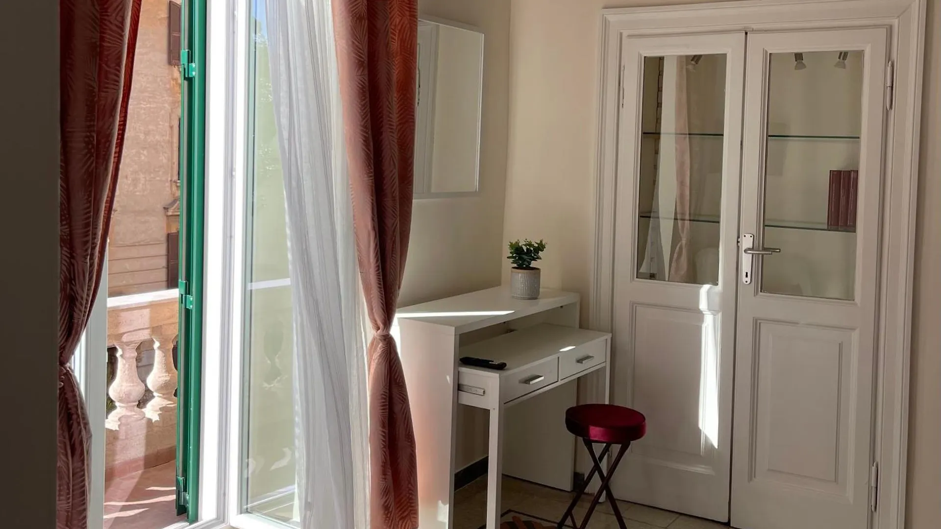 Apartment Domus Claudia San Giovanni Rome