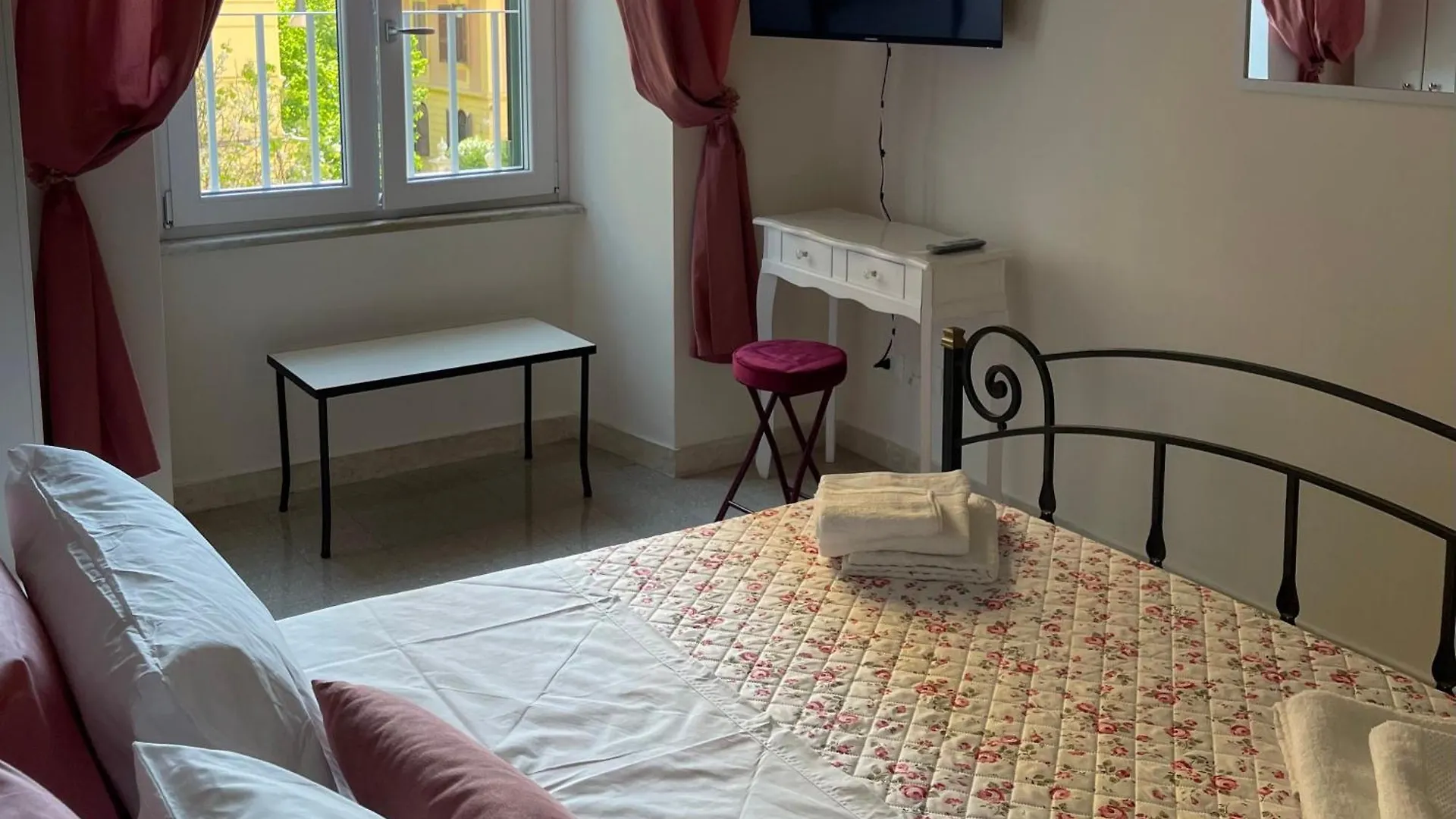 Apartment Domus Claudia San Giovanni Rome