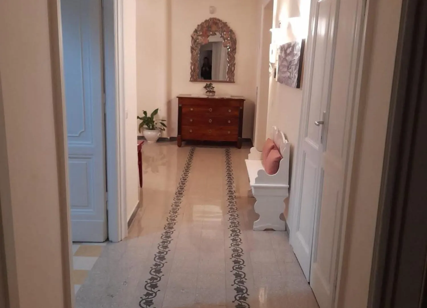 Domus Claudia San Giovanni Rome 0*,